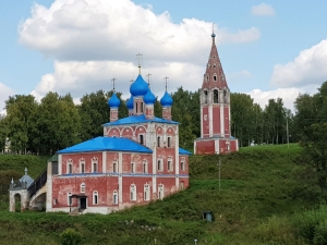 Kirche an der Wolga in Russland